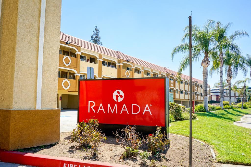 Готель Ramada By Wyndham Онтаріо Екстер'єр фото